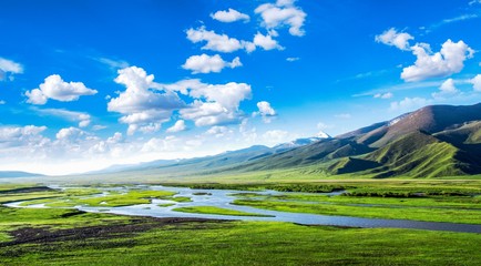 中旅投资与新疆旅投合作,拟成立新疆公司打造旅游项目